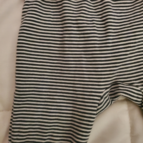 Tea brand shirt and capris - Picture 3 of 4